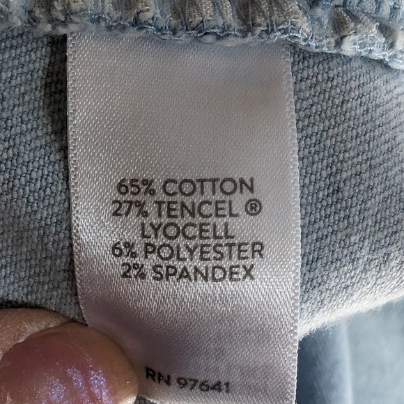 J Jill Authentic Fit Cropped Light Wash Raw Hem Capris Size 36 Waist Stretch - Picture 7 of 7